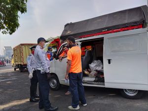 Tipu-tipu Baru Pemudik Masuk Molen Truk Tetap Kena Ciduk