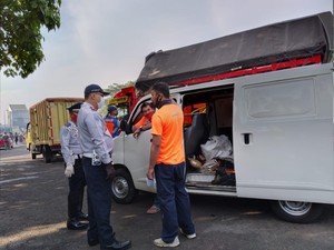 Tipu-tipu Baru Pemudik Masuk Molen Truk Tetap Kena Ciduk