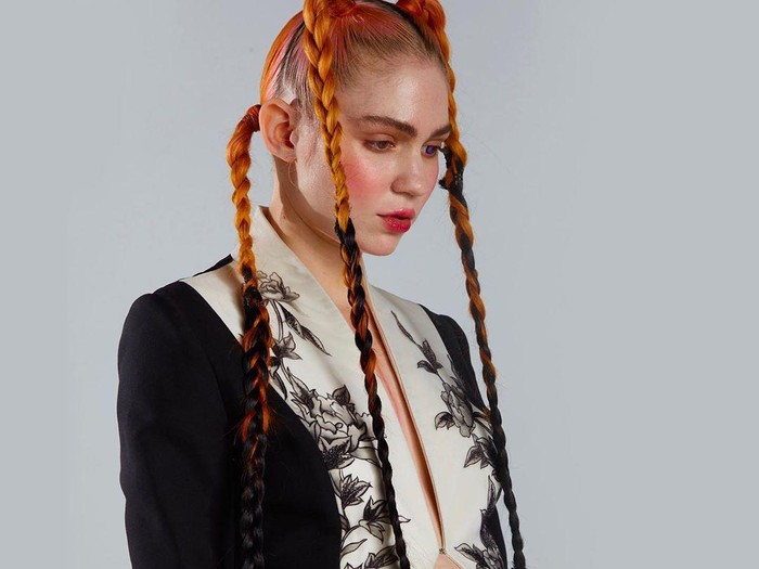 NEW YORK, NY - MAY 07:  Elon Musk and Grimes attend the Heavenly Bodies: Fashion & The Catholic Imagination Costume Institute Gala at The Metropolitan Museum of Art on May 7, 2018 in New York City.  (Photo by Neilson Barnard/Getty Images)