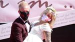Unik! Resepsi Pernikahan di Jerman Digelar Via Drive In