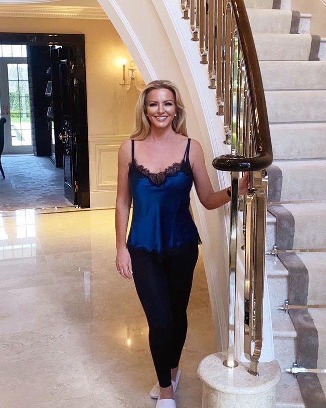 Kini Michelle bergabung dengan Partai Konservatif dan menjadi anggota parlemen Britania Raya sejak 2015. Diakuinya jika tidak mudah menjadi politikus wanita. Ia mengatakan sering jadi target karena dirinya adalah wanita dan masih muda ketika tahun lalu dikritik setelah jarang datang sidang. Ketika kamu seorang wanita, kamu lebih muda, dan kamu sudah tampil di depan pers selama 20 tahun aku pikir aku adalah target, ungkapnya dalam acara This Morning.Foto: Instagram @michellemone