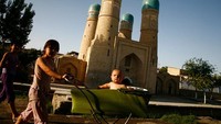 Di masa kepemimpinan kerajaan Islam, Asia Tengah mencapai kegemilangannya dalam hal budaya dan ekonomi. Dari segi kultural, bahasa Arab mulai menggantikan bahasa Persia, khususnya setelah Bani Abbasiyah memerintah. michel Setboun/Corbis via Getty Images