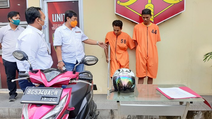 Polisi tangkap 2 pria di Palembang karena mencuri motor (Raja Adil-detikcom)