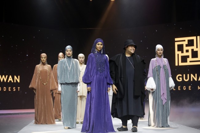 Dan inilah koleksi dari Ivan Gunawan Prive yang merupakan brand baru dari Ivan Gunawan. [Foto: dok. Ivan Gunawan].