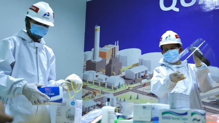Bantuan APD untuk Rumah Sakit BUMN di Seluruh Indonesia Pertamina berikan bantuan 185 ribu APD ke 70 RS BUMN di seluruh Indonesia. Bantuan itu diberikan sebagai upaya melawan penyebaran virus Corona.
