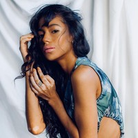 Terlepas dari insiden yang menimpanya dua tahun lalu itu, wanita berusia 22 tahun ini tak membiarkan hal tersebut mempengaruhi hidupnya. Paulett pun membuktikan kesuksesannya dan telah menjadi model di tengah keterbatasan fisik yang dimilikinya. Foto: Instagram