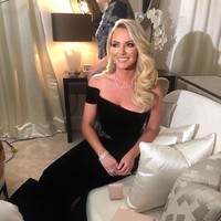 Michelle Mone sebelumnya mendapat julukan queen of bra karena kesuksesannya membangun brand lingerie Ultimo. Kisah sukses Michelle yang pernah putus sekolah ini pun sangat inspiratif hingga dirinya sering disebut sebagai Cinderella di dunia bisnis.Foto: Instagram @michellemone
