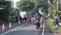 Seperti diketahui, pembatasan sosial berskala besar (PSBB) Jawa Barat diterapkan secara serentak mulai hari ini, Rabu (6/5/2020). Sebelumnya, kawasan Bandung telah lebih dulu menerapkan PSBB guna mengatasi penyebaran virus Corona.  