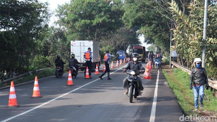 Penerapan PSBB di Kota Bandung telah diterapkan sejak beberapa waktu lalu. Meski begitu, petugas masih temukan sejumlah warga yang langgar aturan penerapan PSBB
