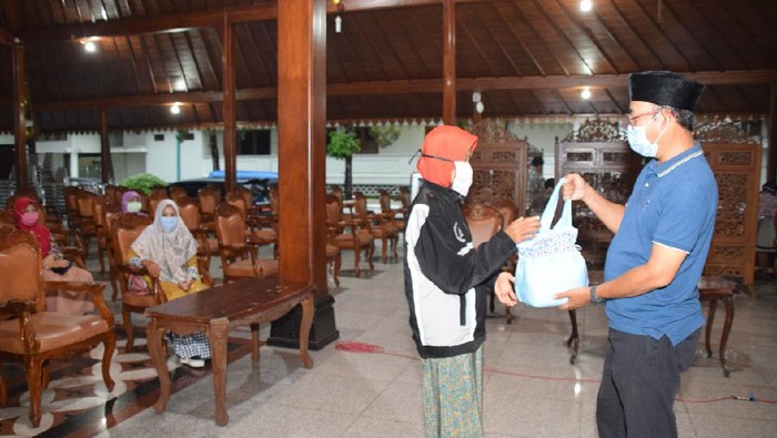 Warga Desa Sirau kembalikan BLT ke Bupati Banyumas