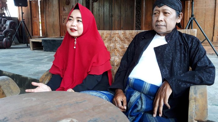 Cak Diqin bersama istrinya, Nyimut Sri Lestari.