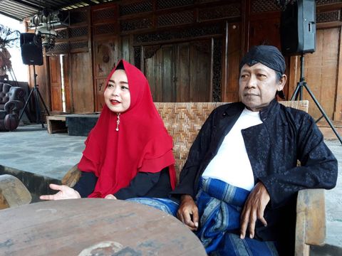 Cak Diqin bersama istrinya, Nyimut Sri Lestari.