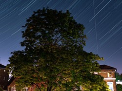 Fenomena Astronomi Mei 2025: Hujan Meteor hingga Micromoon