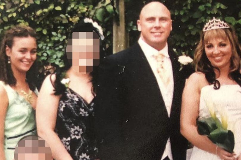 Samantha, sepupu Wayne berada di ujung kiri