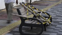 Agar tak ada warga dan masyarakat berkumpul dan duduk-duduk di trotoar sebagai bagian dalam upaya pencegahan penyebaran virus Corona.