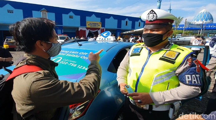 Pemudik dari bandung terjaring di perbatasan sukabumi