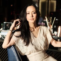 Setelah pertamakali dinyatakan positif Corona, Chika menjalani tes swab kedua dan hasilnya negatif. Namun dia harus menjalani tes swab ketiga untuk memastikan di dalam tubuhnya benar-benar sudah tidak ada virus Corona. Wanita 35 tahun itu bersyukur hasil tes swab ketiganya dirinya dinyatakan negatif virus Corona. Begitu juga dengan ayah dan ibunya. Chika dan kedua orangtuanya pun memutuskan menjalani isolasi mandiri di rumah. Foto: instagram @chikamailoa