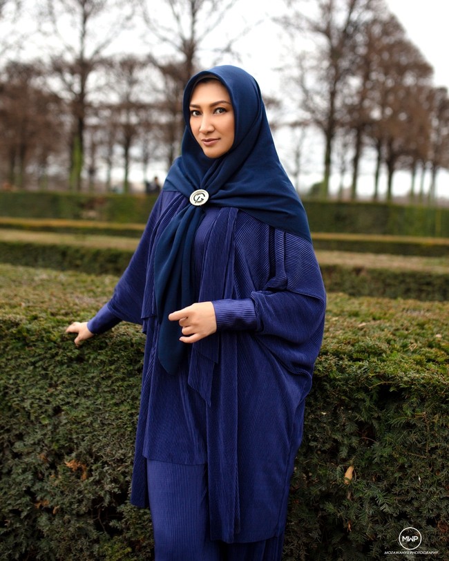 Melalui Ivan Gunawan PRIVE (IGP) ini saya ingin menjangkau market premium. Karena di IGP ini tak hanya desain dan bahannya yangekskusif, pelayanannya juga kami buat personal. Udah kaya belanja baju di brand-brand papan atas dunia deh, kata Ivan lagi. [Foto: dok. Ivan Gunawan].