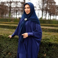 Melalui Ivan Gunawan PRIVE (IGP) ini saya ingin menjangkau market premium. Karena di IGP ini tak hanya desain dan bahannya yangekskusif, pelayanannya juga kami buat personal. Udah kaya belanja baju di brand-brand papan atas dunia deh, kata Ivan lagi. [Foto: dok. Ivan Gunawan].