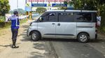 Persempit Gerak Pemudik, Petugas Razia di Tol Cikampek