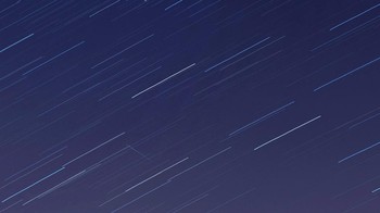 Hujan meteor Eta Aquarids yang berlangsung tadi malam dan beberapa hari ke depan itu merupakan fase puncaknya. LAPAN menyebutkan bahwa bagi kalian yang ingin menyaksikan fenomena alam tersebut dapat mengamatinya dengan mata telanjang atau menggunakan alat bantuan, seperti teleskop, di tempat terbuka dan gelap. (Getty Images)