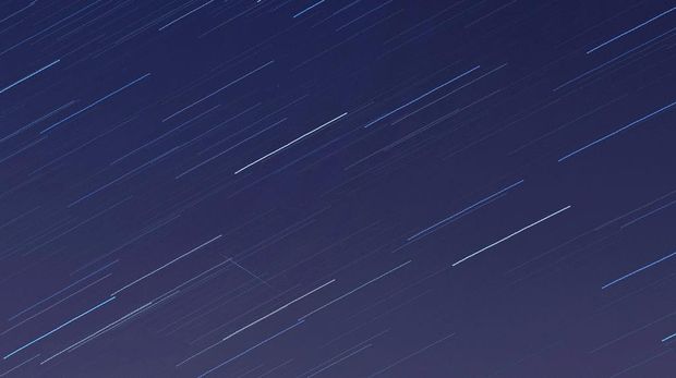 Beberapa bulan terakhir ini bumi terus dihujani oleh partikel asteroid dari luar angkasa. Setidaknya ada fenomena alam yang indah untuk dinikmati seperti hujan meteor Lyrids dan Eta Aquarids. Lembaga Penerbangan dan Antariksa Nasional (LAPAN) membagikan kalender astronomi yang akan terjadi pada bulan Mei ini. Salah satunya adalah fenomena alam hujan meteor Eta Aquarids yang terjadi tadi malam dan beberapa hari kedepan.