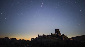 Beginilah gambaran langit cerah yang indah saat dihujani meteor Lyrid beberapa waktu lalu. Padahal peristiwa alam pertama di bulan Mei ini juga akan semakin indah bila diabadikan dalam bingkai kamera. (Getty Images)