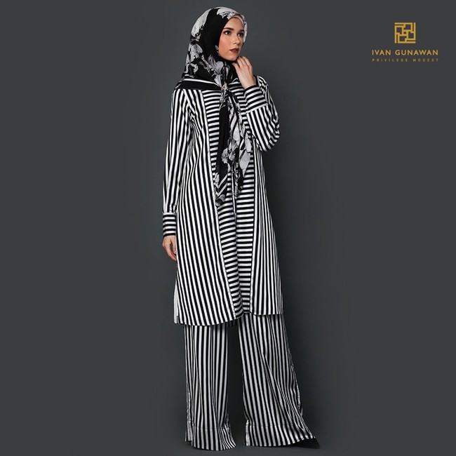 Sama-sama menyasar perempuan muslim Indonesia, perbedaan brand terbaru Ivan Gunawan PRIVE dengan Mandjha Hijab Ivan Gunawan adalahIvan Gunawan PRIVE lebih focus pada busana muslim perempuan yang menginginkan koleksi yang lebih eksklusif dan pelayanan personal. [Foto: dok. Ivan Gunawan].