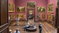 Hal tersebut dimanfaatkan warga untuk sekedar mengunjungi museum.