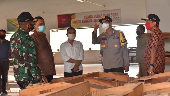 Polisi Lamongan Sidak Pabrik Produksi Rokok