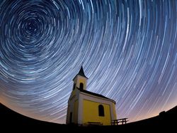 Keindahan Hujan Meteor dalam Bingkai Kamera