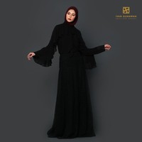Koleksi Ivan Gunawan Prive terdiri dari kerudung, dress, tunik, outwears, dan bottoms. Semuanya diklaim Ivan dirancang secara esklusif dan diproduksi dalam jumlah terbatas. [Foto: dok. Ivan Gunawan].