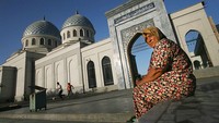 Selama abad kedelapan masehi, agama Islam menyebar luas ke penjuru Asia Tengah. Baru pada 751 masehi, di bawah Kekhalifahan Abbasiyah pasukan Muslim mempunyai kekuasaan yang lebih stabil atas Asia Tengah. Uriel Sinai/Getty Images.