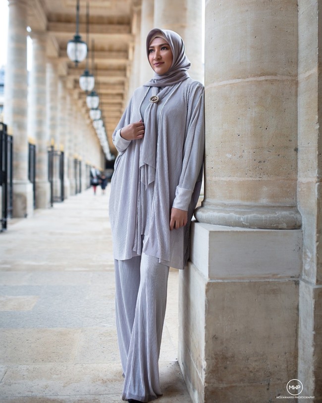 Tak hanya koleksinya yang dirancang secara istimewa, secara pelayanan kepada pelanggan pun kata Ivan akan dibuat lebih personal layaknya berbelanja di butik kelas dunia. Semua pelanggan Ivan Gunawan PRIVE akan diperlakukan secara istimewa, ada personal shopper, termasuk saya juga akan berinteraksi langsung sama pelanggan, ujarnya. [Foto: dok. Ivan Gunawan].