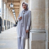 Tak hanya koleksinya yang dirancang secara istimewa, secara pelayanan kepada pelanggan pun kata Ivan akan dibuat lebih personal layaknya berbelanja di butik kelas dunia. Semua pelanggan Ivan Gunawan PRIVE akan diperlakukan secara istimewa, ada personal shopper, termasuk saya juga akan berinteraksi langsung sama pelanggan, ujarnya. [Foto: dok. Ivan Gunawan].