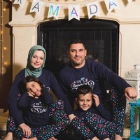  Setelah menikah, pasangan Nicole dan Hasan, dikaruniai dua orang anak. Ia pun kerap membagikan momen kebersamaan keluarganya itu. Seperti dalam foto ini, Nicole mengunggah foto untuk menyambut bulan Ramadhan. Foto: instagram @raisinglilmuslims