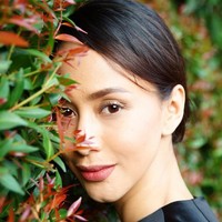 Dua kali dinyatakan positif COVID-19, Chika langsung melakukan lockdown pada dirinya sendiri. Dia tinggal di dalam kamar saja. Aku nggak boleh ke mana-mana. Makan pun menunggu orang rumah langsung diantar ke kamarku. Kegiatanku di dalam kamar terus, itu sedihnya minta ampun. Dua hari itu saya menangis terus. Aku sudah gembar-gembor di media sosial kalau aku sudah sembuh, teman-teman aku sudah memberikan selamat, tuturnya. Foto: instagram @chikamailoa