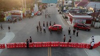 Penutupan jalan ini untuk mengurai lalu lintas warga guna mencegah penyebaran virus Corona.