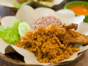 Enak Pol! 5 Ayam Goreng Maknyus di Surabaya Buat Santap Siang