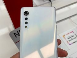 Warna-warni Si Cantik LG Velvet