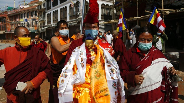 Begini Momen Perayaan Waisak di Nepal Hari Raya Waisak digelar di berbagai belahan dunia, salah satunya di Nepal. Yuk, intip foto-fotonya.