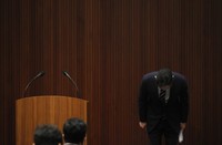 Samsung Electronics Vice Chairman Lee Jae-yong bows during a news conference at a companys office building in Seoul, South Korea, Wednesday, May 6, 2020. Lee on Wednesday issued a statement of remorse but offered no clear admission of wrongdoing over his alleged involvement in a 2016 corruption scandal that spurred massive street protests and sent South Korea’s then-president to prison. (Kim Hong-Ji/Pool Photo via AP)