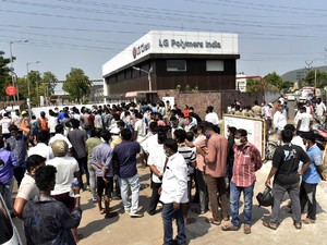Warga India Demo Sambil Bawa Mayat ke Pabrik Kimia Usai Peristiwa Kebocoran Gas