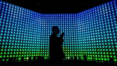Mandi Cahaya LED di Rumah Abu Kuil Koukokuji