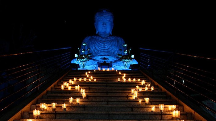 Melihat Patung-patung Ikonik Buddha Patung Buddha berukuran raksasa tersebar di sejumlah negara. Selain menjadi simbol keagamaan, patung Buddha juga menjadi objek wisata. Berikut penampakannya.