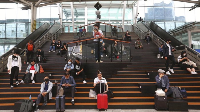 Wabah Corona di Korsel sudah mereda. Beberapa warga sudah kembali beraktivitas seperti semula setelah aturan pembatasan sosial dilonggarkan oleh pemerintah Korsel.