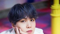 Suga BTS berkolaborasi dengan IU di lagu Eight. Lagu tersebut berhasil merajai tangga lagu sejak rilis perdana, kemarin (6/5). Foto: Istimewa