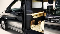 Fungsi VIP Wall ini, lanjut Andrew, menjaga ruang privasi antara penumpang dan sopir. Foto: Lombardi Auto Indonesia