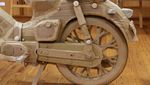 Wujud Replika Honda Super Cub 100 yang Terbuat dari Kardus