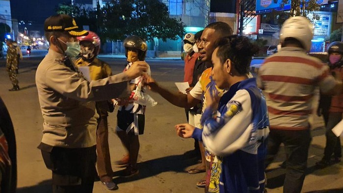 Razia Pembatasan Jam Malam di Jayapura,
